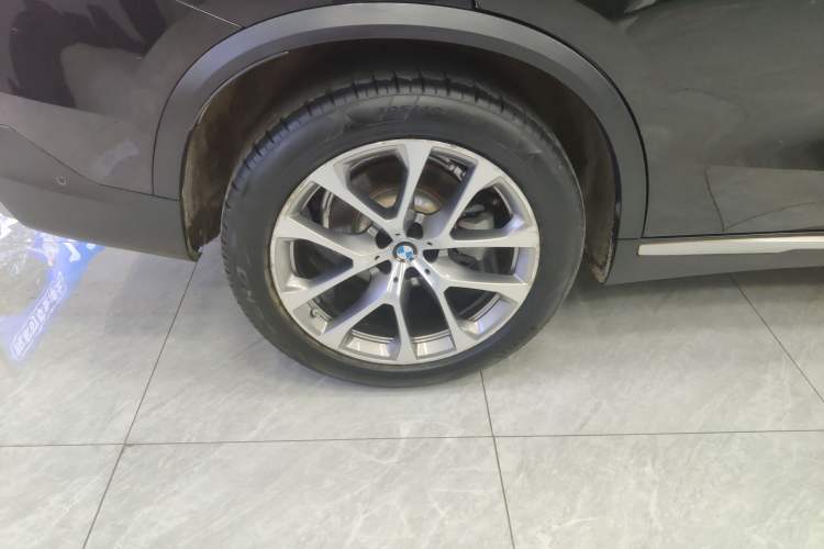 Used BMW X5 2020 xDrive30i X Design Package Right Rear Wheel Hub