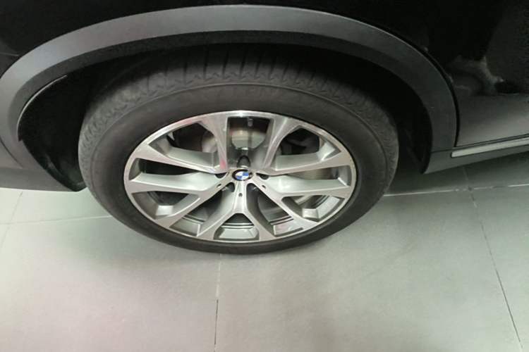 Used BMW X5 2020 xDrive30i X Design Package Right Rear Wheel Hub