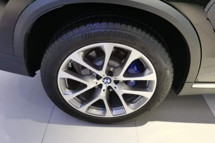Used BMW X5 2020 xDrive30i X Design Package Right Rear Wheel Hub