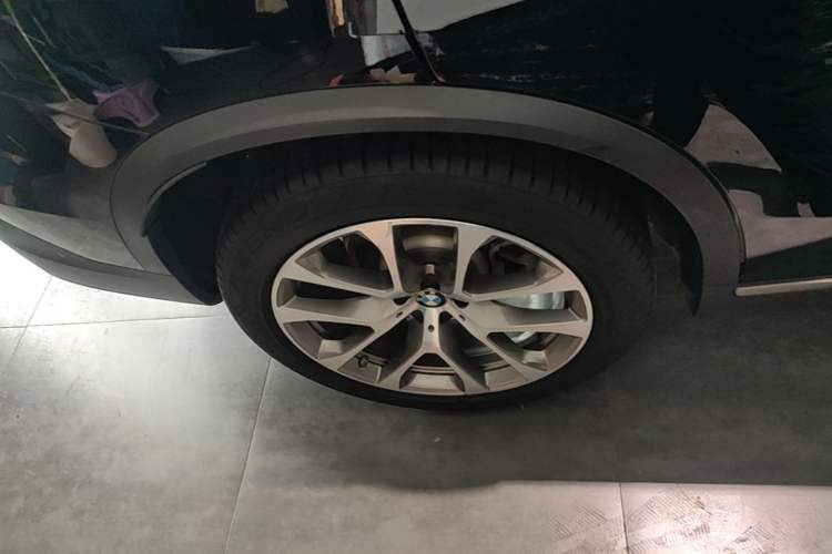 Used BMW X5 2020 xDrive30i X Design Package Right Rear Wheel Hub