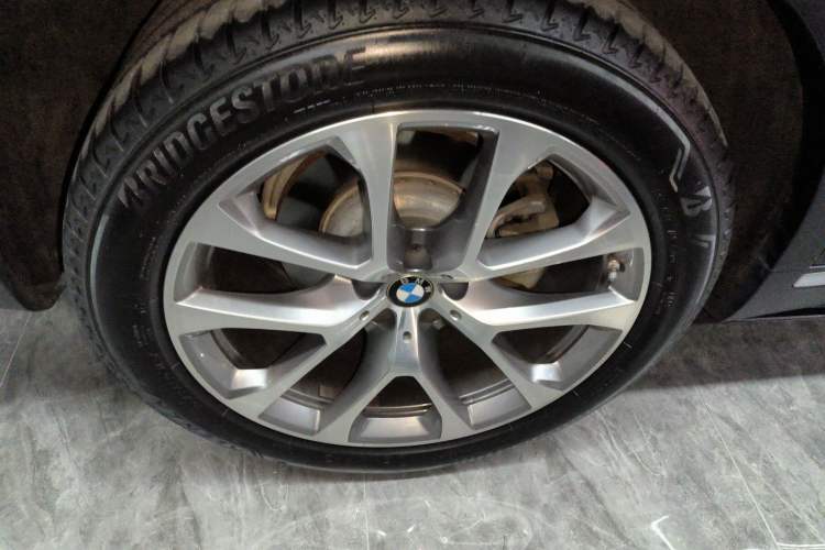 Used BMW X5 2020 xDrive30i X Design Package Right Rear Wheel Hub