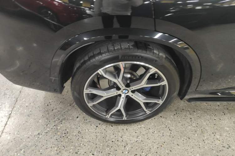 Used BMW X5 2020 xDrive40i Luxury Model with M Sport Package Right Rear Wheel Hub