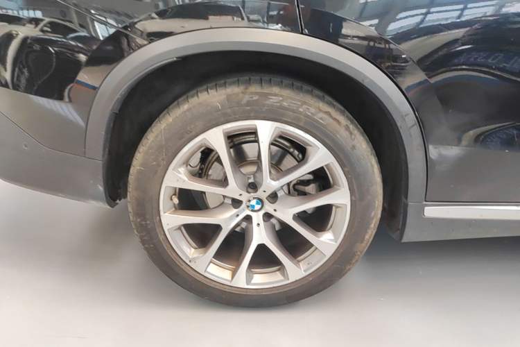 Used BMW X5 2020 xDrive30i X Design Package Right Rear Wheel Hub