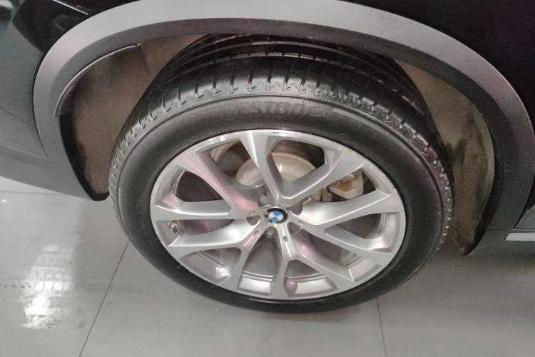 Used BMW X5 2020 xDrive30i X Design Package Right Rear Wheel Hub