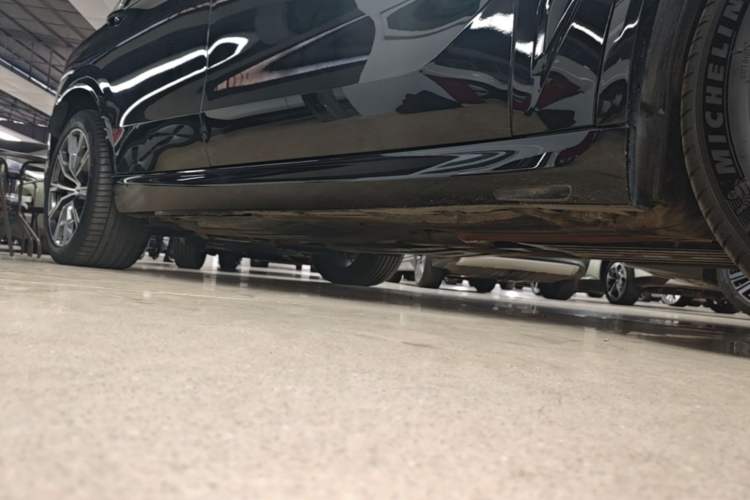 Used BMW X5 2020 xDrive40i M Sport Package Right Side Sill