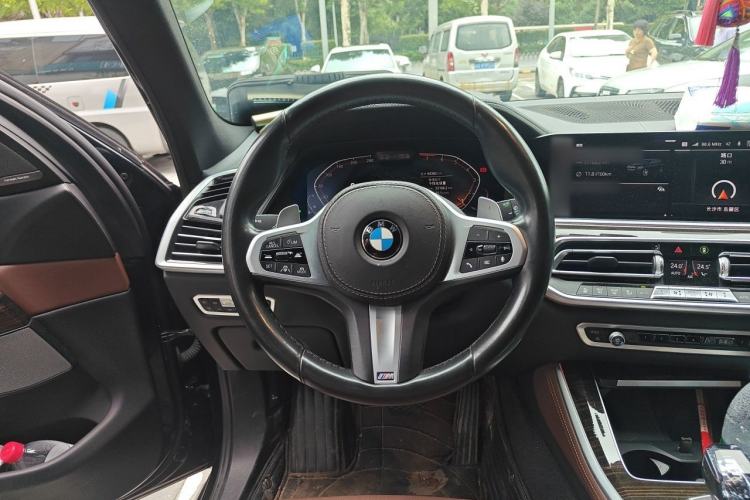 Used BMW X5 2020 xDrive40i Luxury Model with M Sport Package Steering Wheel