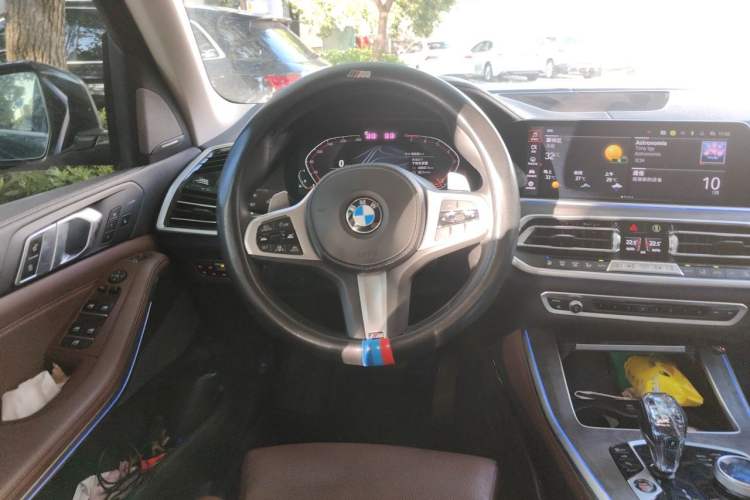 Used BMW X5 2020 xDrive40i Luxury Model with M Sport Package Steering Wheel