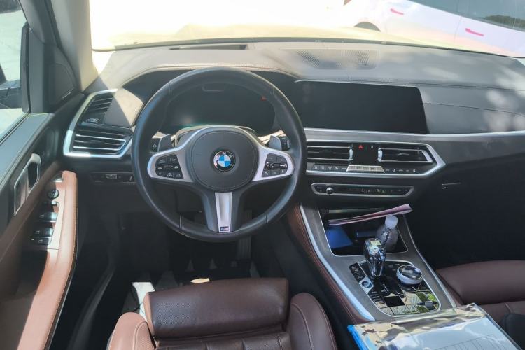 Used BMW X5 2020 xDrive40i Luxury Model with M Sport Package Steering Wheel