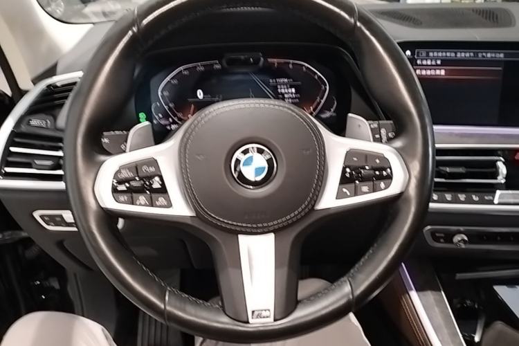 Used BMW X5 2020 xDrive40i Luxury Model with M Sport Package Steering Wheel