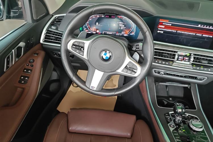 Used BMW X5 2020 xDrive40i Luxury Model with M Sport Package Steering Wheel