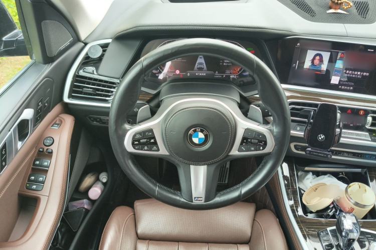Used BMW X5 2020 xDrive40i Luxury Model with M Sport Package Steering Wheel