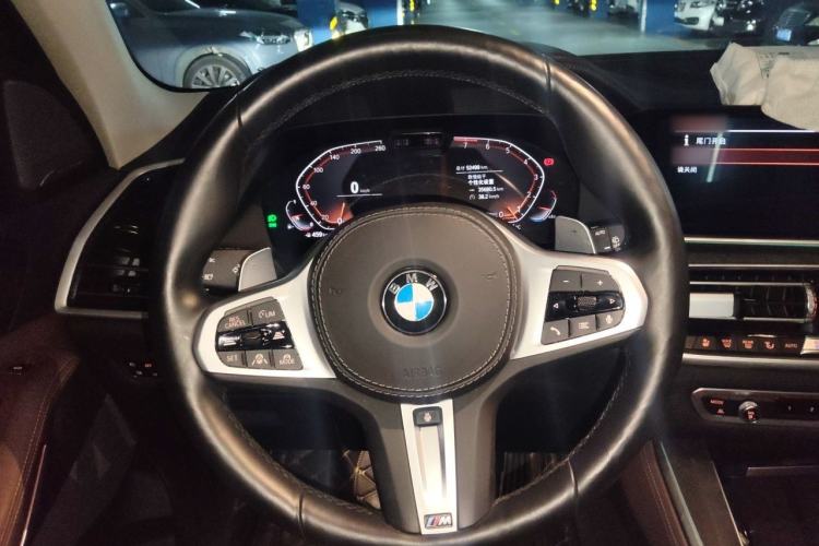 Used BMW X5 2020 xDrive40i Luxury Model with M Sport Package Steering Wheel