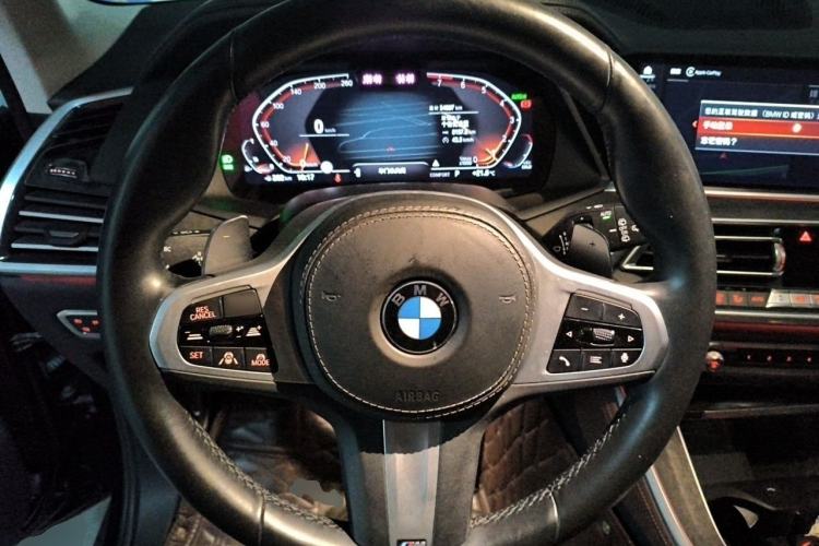 Used BMW X5 2020 xDrive40i Luxury Model with M Sport Package Steering Wheel