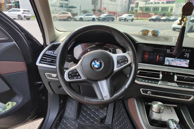 Used BMW X5 2020 xDrive40i Luxury Model with M Sport Package Steering Wheel