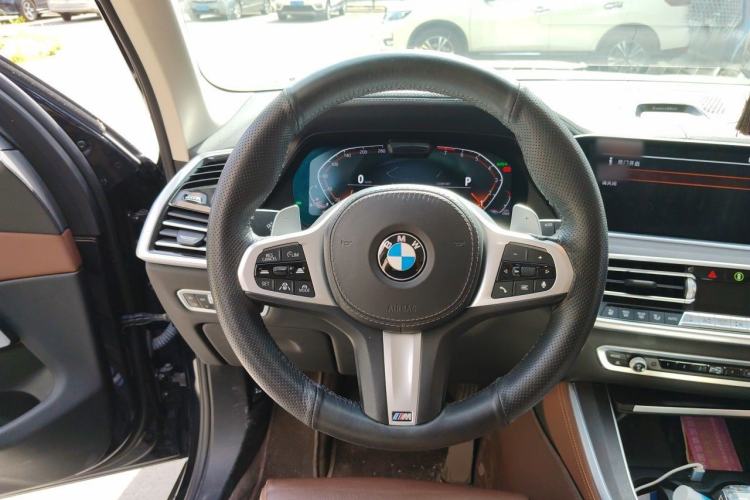 Used BMW X5 2020 xDrive40i Luxury Model with M Sport Package Steering Wheel