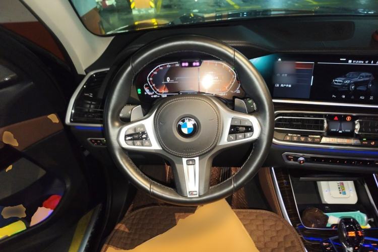 Used BMW X5 2020 xDrive40i Luxury Model with M Sport Package Steering Wheel