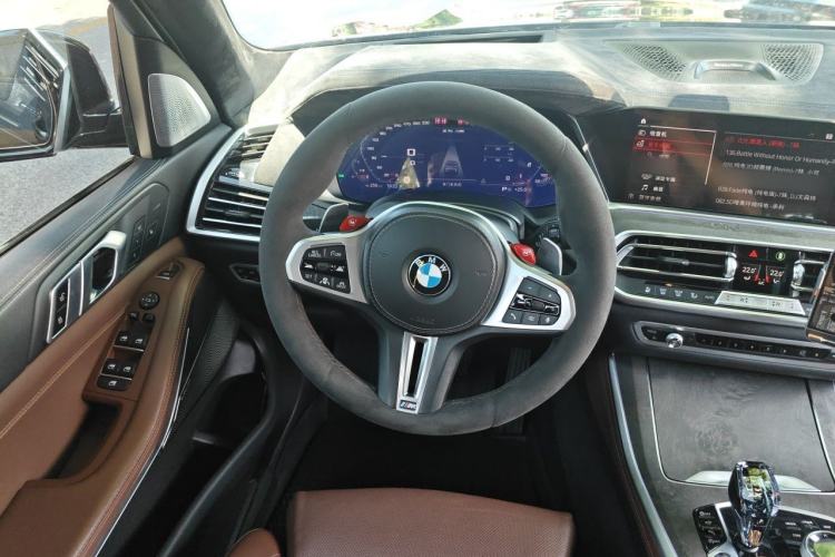 Used BMW X5 2020 xDrive40i Luxury Model with M Sport Package Steering Wheel