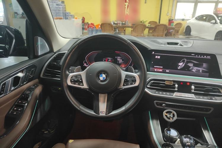 Used BMW X5 2020 xDrive40i Luxury Model with M Sport Package Steering Wheel