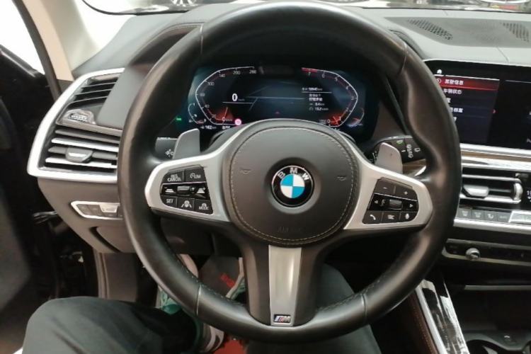 Used BMW X5 2020 xDrive40i Luxury Model with M Sport Package Steering Wheel