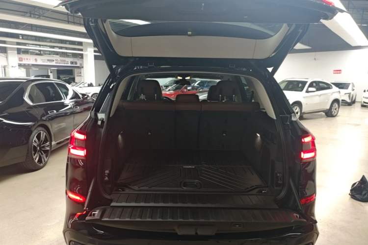 Used BMW X5 2020 xDrive40i M Sport Package Trunk