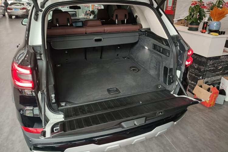 Used BMW X5 2020 xDrive30i X Design Package Trunk