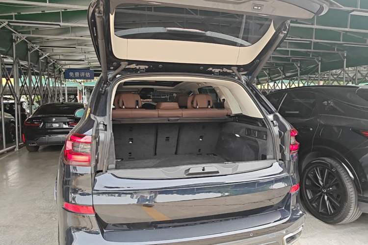Used BMW X5 2020 xDrive40i Luxury Model with M Sport Package Trunk