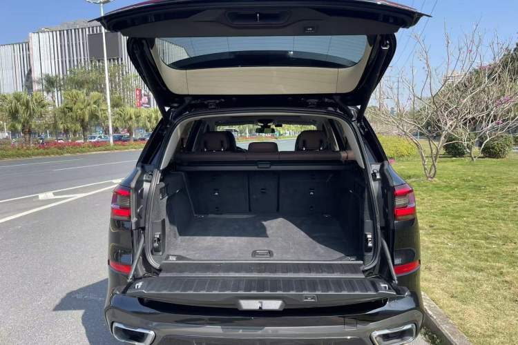 Used BMW X5 2020 xDrive40i M Sport Package Trunk