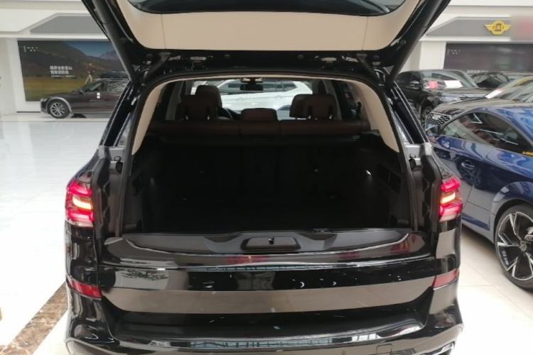 Used BMW X5 2020 xDrive40i Luxury Model with M Sport Package Trunk