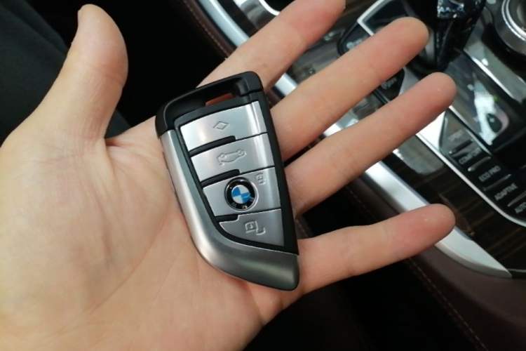 Used BMW X5 2020 xDrive40i Luxury Model with M Sport Package Vehicle Key