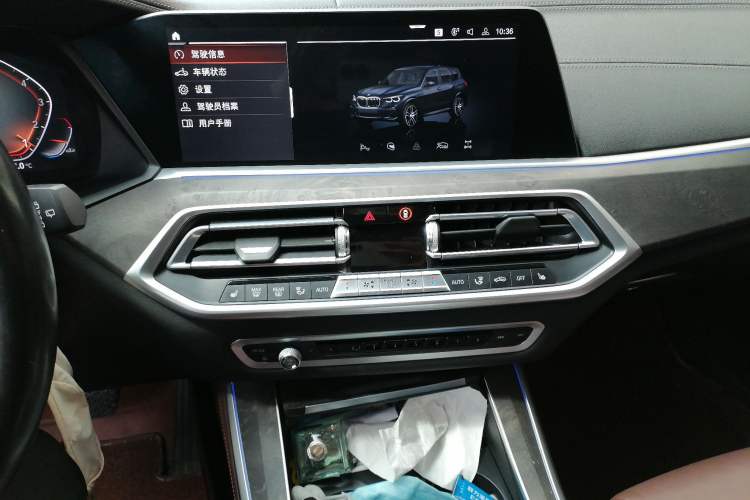 Used BMW X5 2020 xDrive40i Luxury Model with M Sport Package Audio And AC Panel