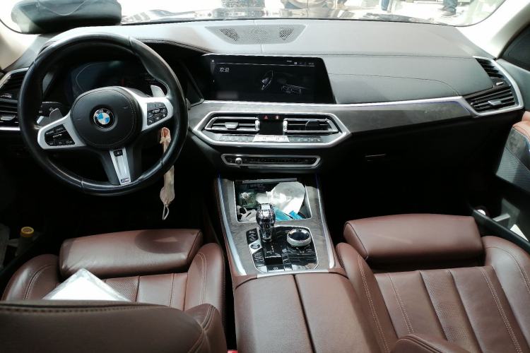 Used BMW X5 2020 xDrive40i Luxury Model with M Sport Package Center Console