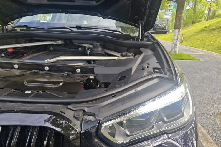 Used BMW X5 2020 xDrive40i M Sport Package Engine Bay Left