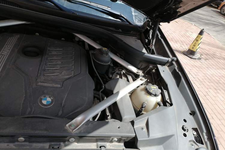 Used BMW X5 2020 xDrive40i Luxury Model with M Sport Package Engine Bay Left
