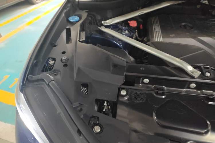 Used BMW X5 2020 xDrive30i M Sport Package Engine Bay Right