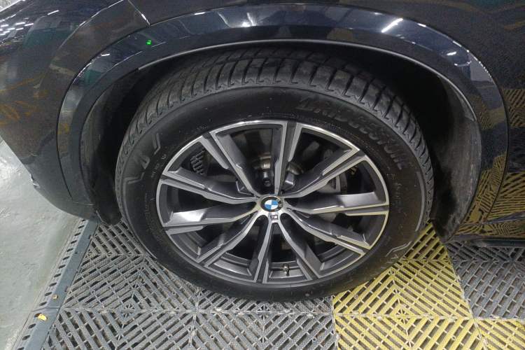 Used BMW X5 2020 xDrive40i M Sport Package Exterior 4