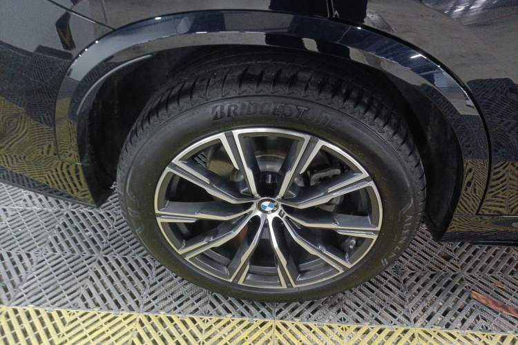 Used BMW X5 2020 xDrive40i M Sport Package Exterior 5