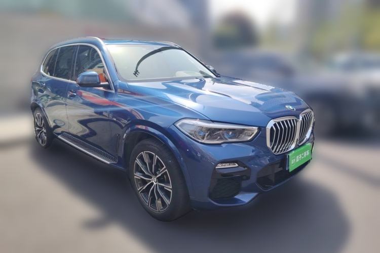 Used BMW X5 2020 xDrive40i M Sport Package Front Right 45 Deg