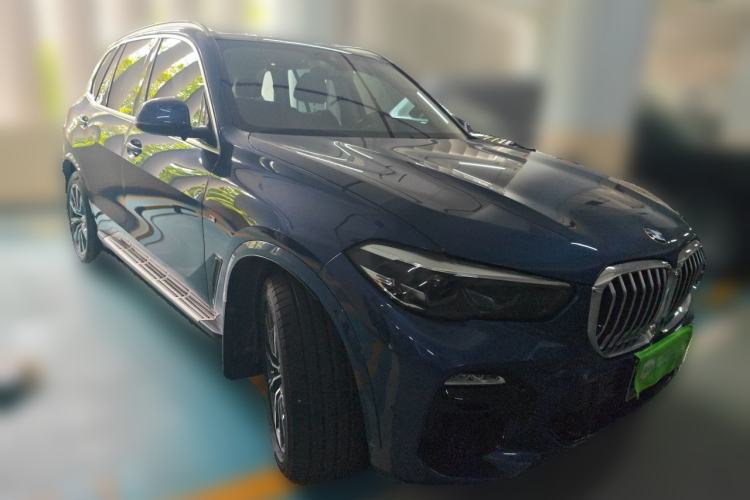 Used BMW X5 2020 xDrive30i M Sport Package Front Right 45 Deg