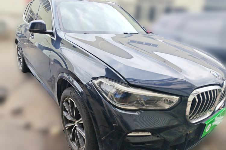 Used BMW X5 2020 xDrive40i M Sport Package Front Right 45 Deg