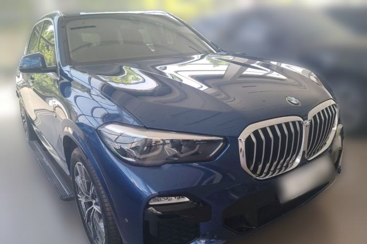 Used BMW X5 2020 xDrive30i M Sport Package Front Right 45 Deg