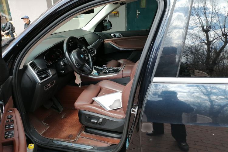 Used BMW X5 2020 xDrive40i Luxury Model with M Sport Package Left Front Seat