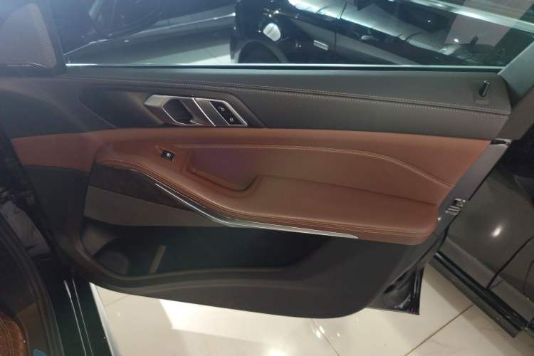 Used BMW X5 2020 xDrive40i M Sport Package Right Front Door Interior