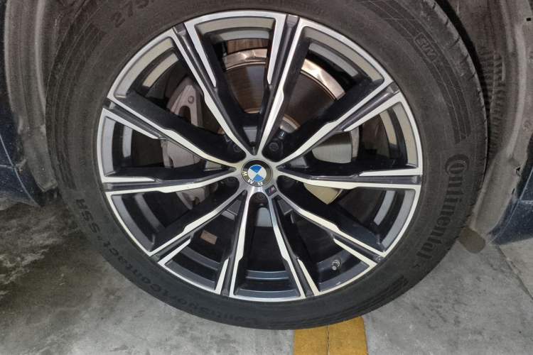 Used BMW X5 2020 xDrive40i M Sport Package Right Front Wheel Hub