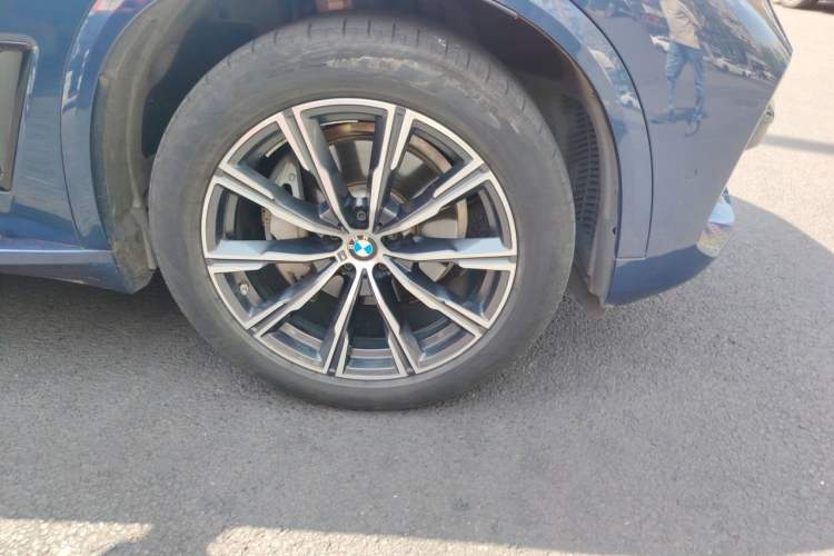 Used BMW X5 2020 xDrive40i M Sport Package Right Front Wheel Hub