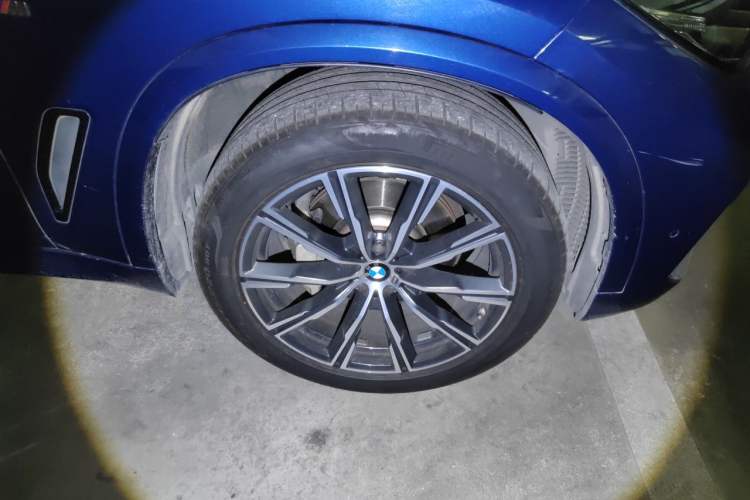 Used BMW X5 2020 xDrive30i M Sport Package Right Front Wheel Hub