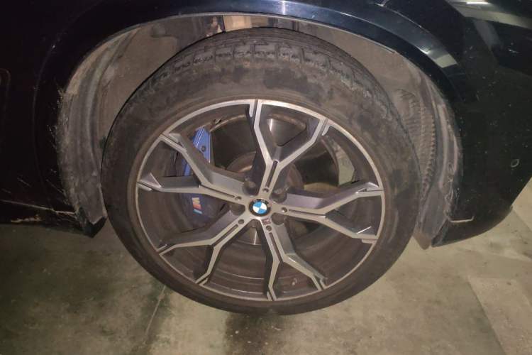 Used BMW X5 2020 xDrive40i Luxury Model with M Sport Package Right Front Wheel Hub