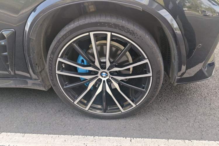 Used BMW X5 2020 xDrive40i M Sport Package Right Front Wheel Hub
