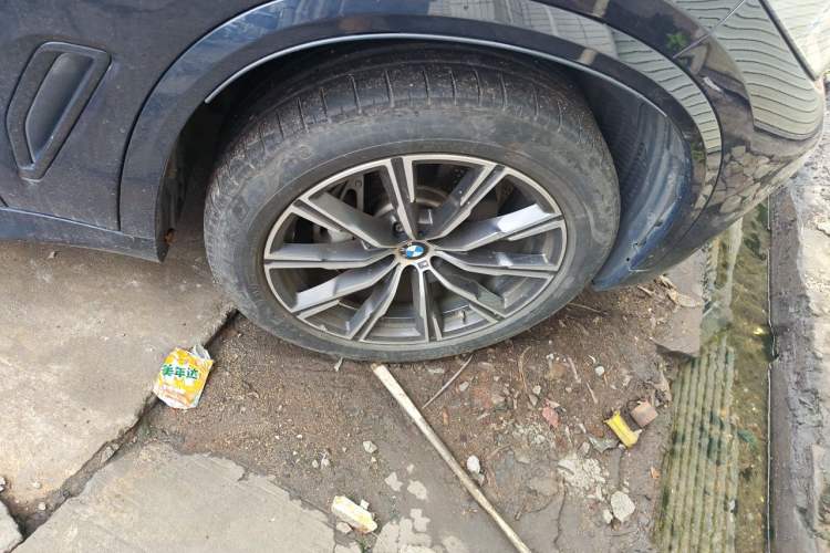 Used BMW X5 2020 xDrive40i M Sport Package Right Front Wheel Hub