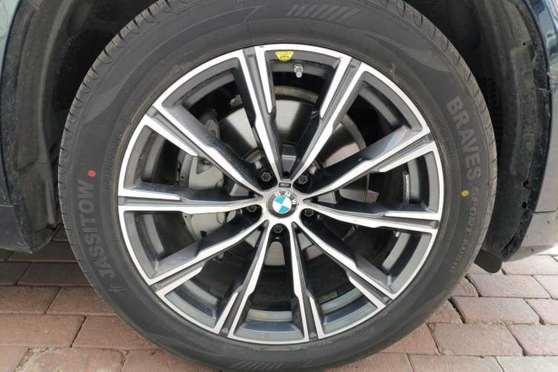 Used BMW X5 2020 xDrive40i Luxury Model with M Sport Package Right Front Wheel Hub
