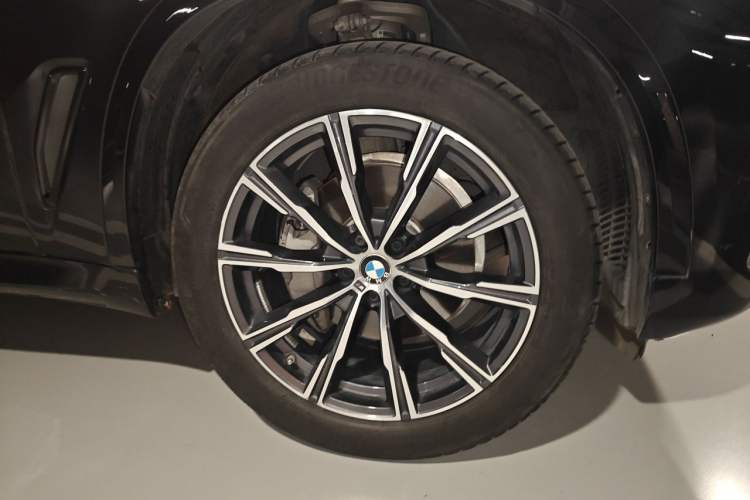 Used BMW X5 2020 xDrive40i M Sport Package Right Front Wheel Hub